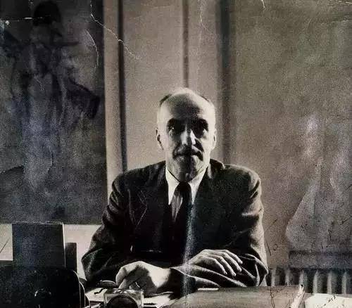 2f621841b6ba49f1aa5a26ee3df302f8-1